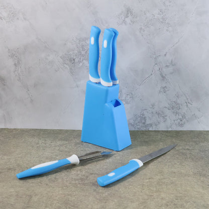 Ergonomically designed plastic handles on the high-quality stainless steel knives.